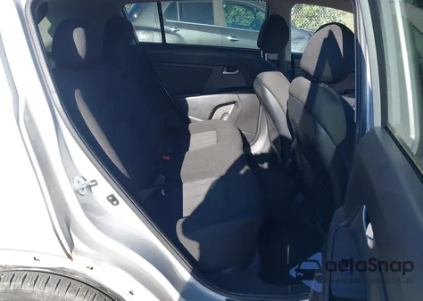 2011 Kia Sportage Lx z USA, uszkodzony, nr VIN KNDPBCA2XB7110932